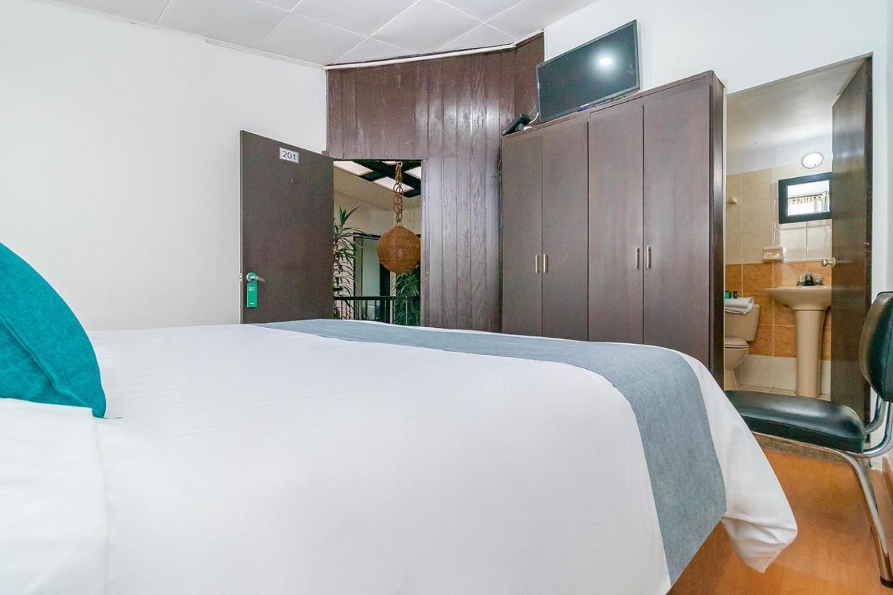 Ayenda 1080 Bogota Alpes Castellana Bed & Breakfast Exterior foto